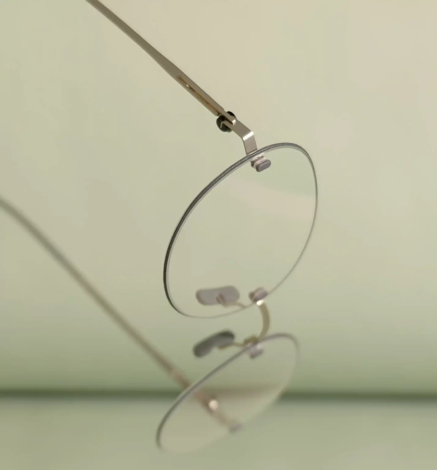 Collection The future is rimless. Götti reinvents rimless eyewear and perfects it. The Perspective collection is radically minimalist and progressive down to the last detail. No screws, no glue, no soldering - a product of constructivist art. Technically and aesthetically the most advanced rimless eyewear in the world - 100% made in Switzerland