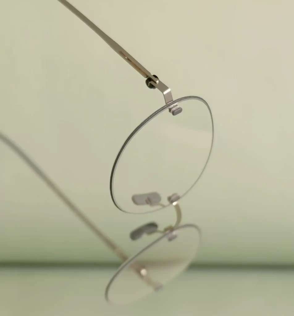 Collection The future is rimless. Götti reinvents rimless eyewear and perfects it. The Perspective collection is radically minimalist and progressive down to the last detail. No screws, no glue, no soldering - a product of constructivist art. Technically and aesthetically the most advanced rimless eyewear in the world - 100% made in Switzerland